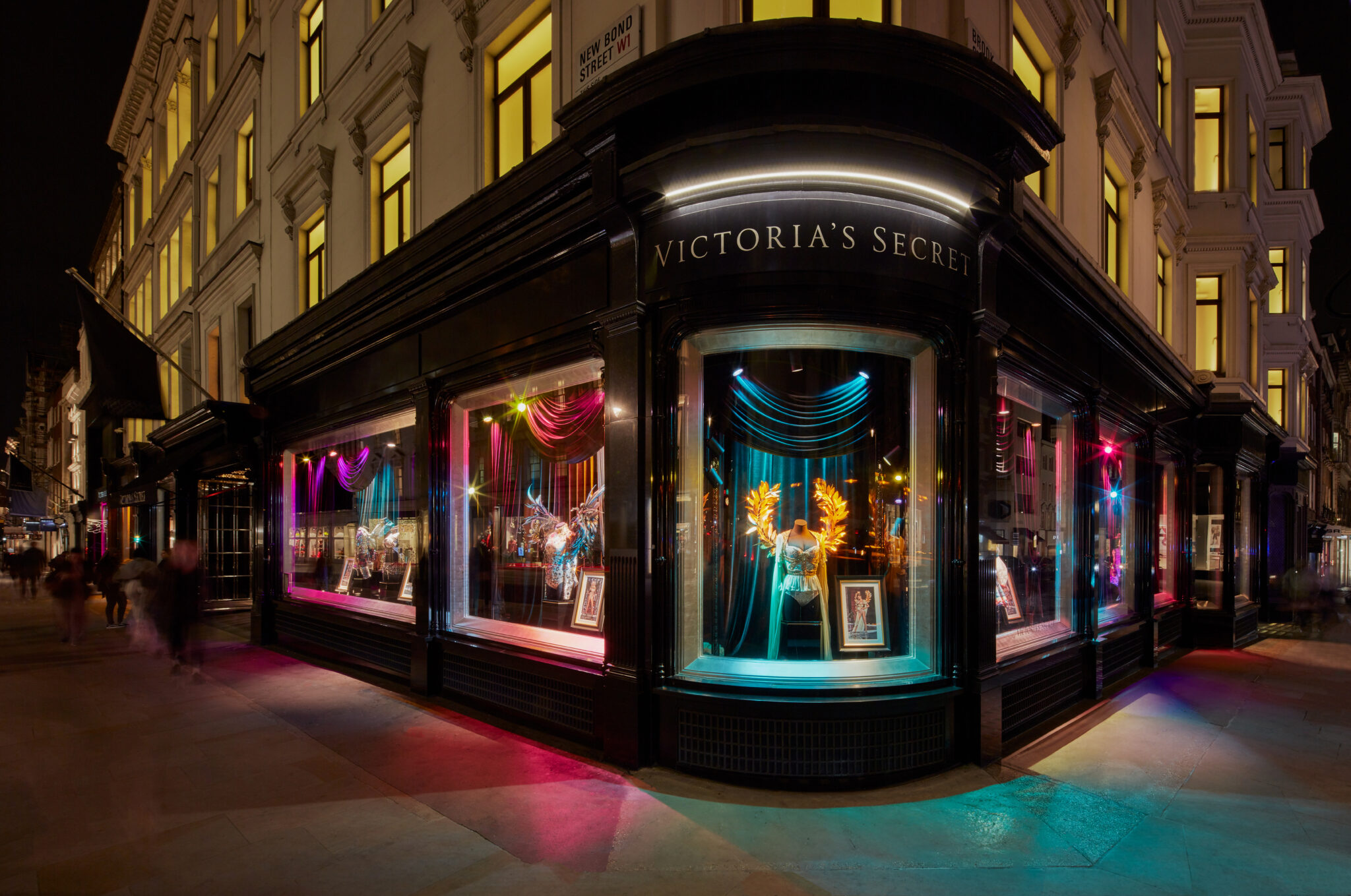 L-Brands_Victoria-Secret-&-Pink_HR0006